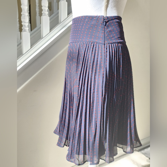 The Limited - Navy Blue XS accordion skirt with red poka dots - Picture 4 of 5